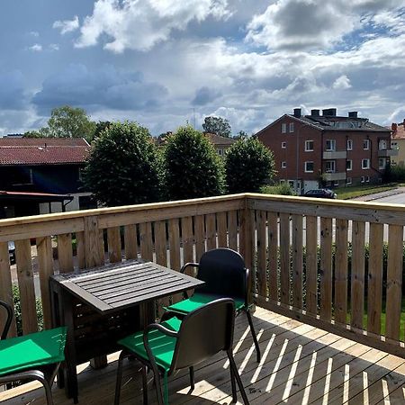 2 Rum Och Koek Pa Faerjestad Karlstad Bagian luar foto