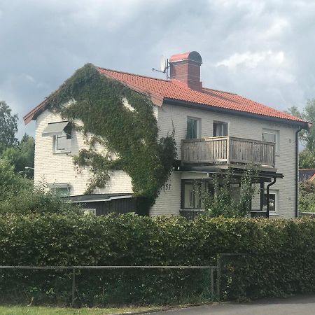 2 Rum Och Koek Pa Faerjestad Karlstad Bagian luar foto