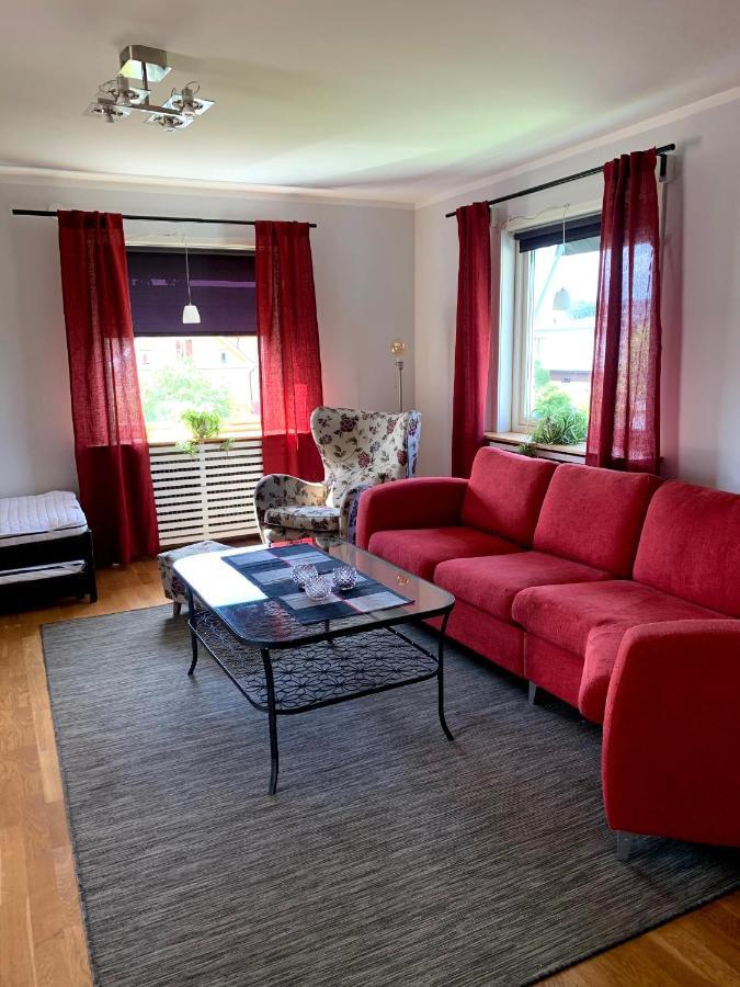 2 Rum Och Koek Pa Faerjestad Karlstad Bagian luar foto
