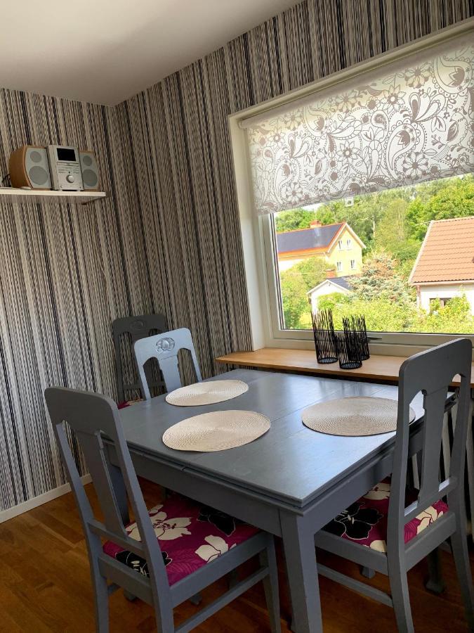2 Rum Och Koek Pa Faerjestad Karlstad Bagian luar foto