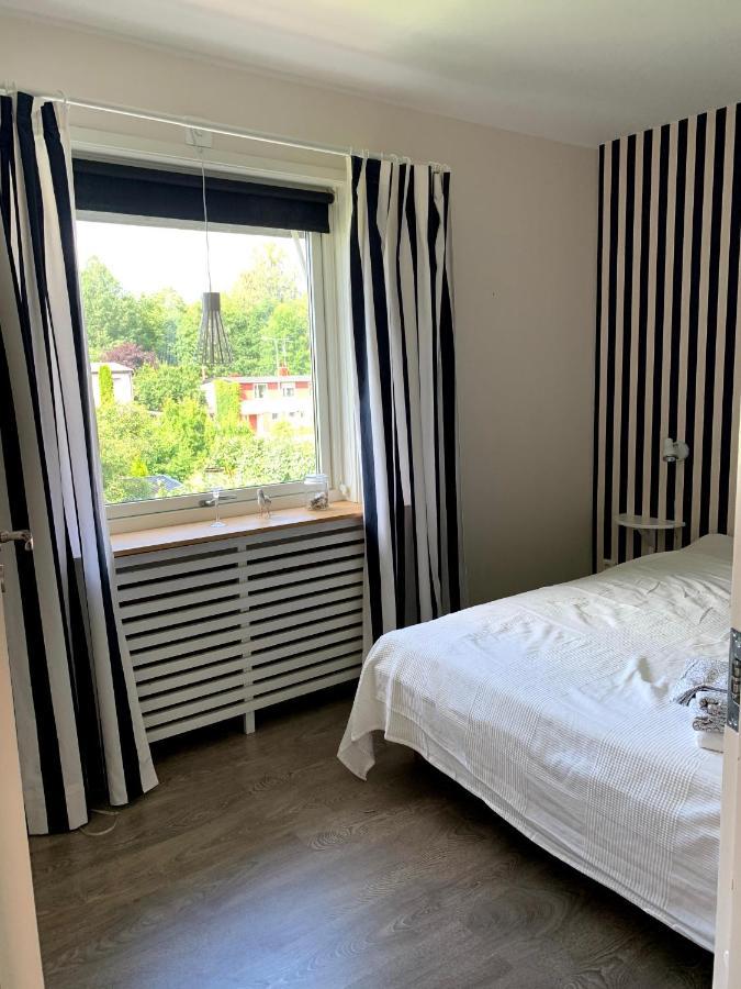 2 Rum Och Koek Pa Faerjestad Karlstad Bagian luar foto