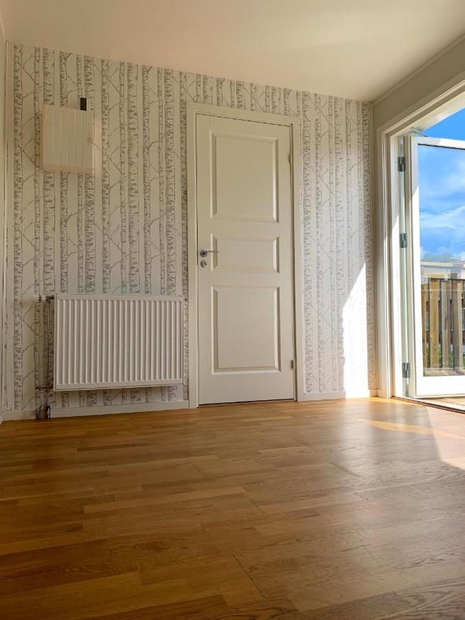 2 Rum Och Koek Pa Faerjestad Karlstad Bagian luar foto