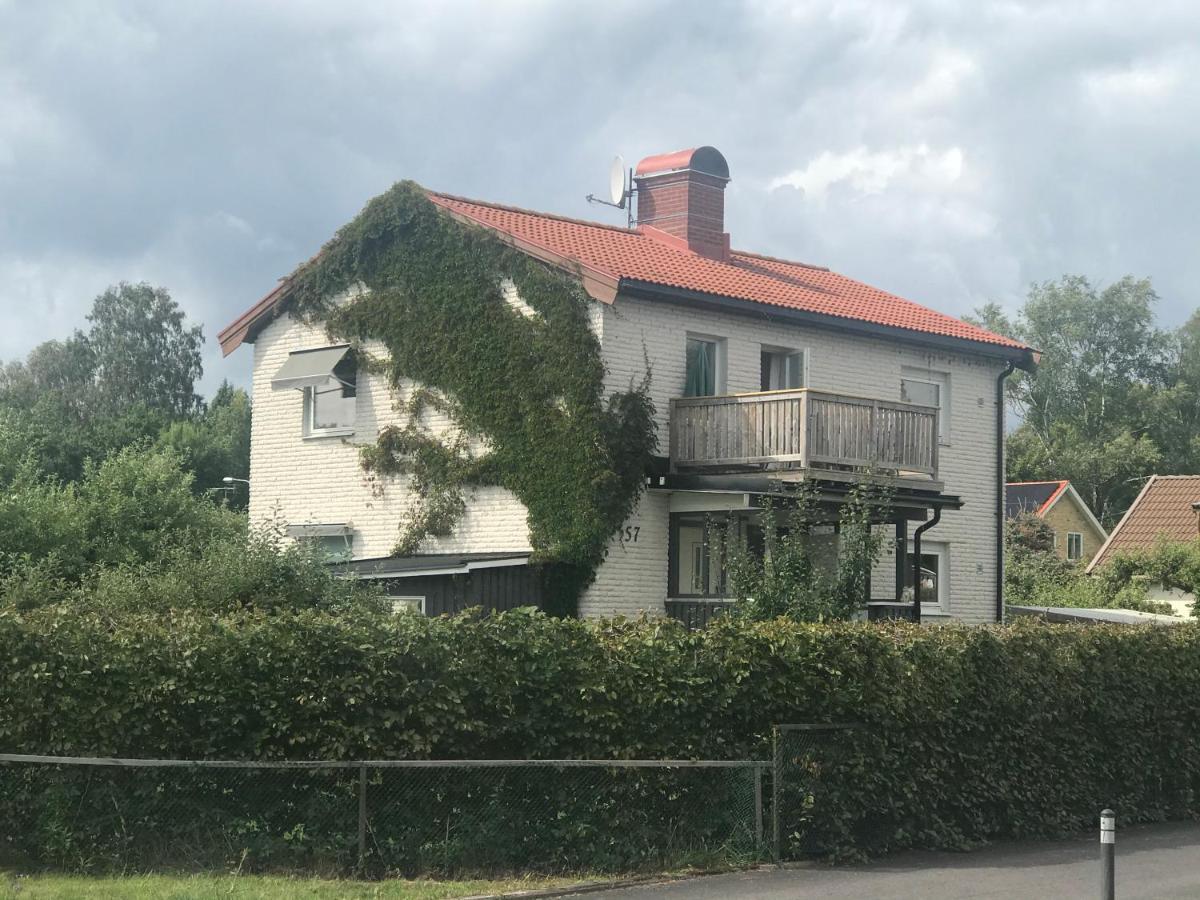 2 Rum Och Koek Pa Faerjestad Karlstad Bagian luar foto